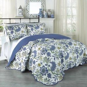 Traditions by Waverly 3 Piece Quilt Set